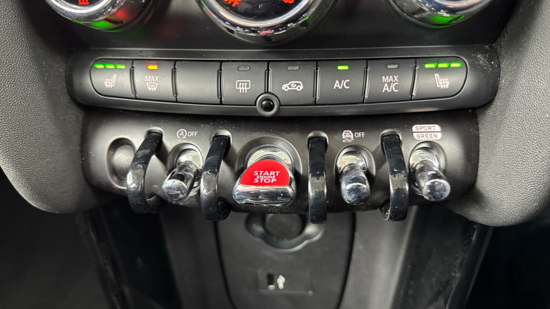 MINI Hatchback 1.5 Cooper Classic 5dr Auto [Nav Pack] Petrol Hatchback